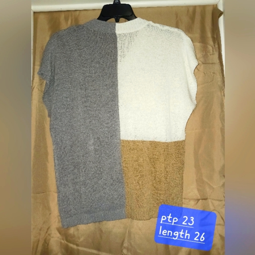 V-NECK ColorBlock Sweater - Picture 2 of 3